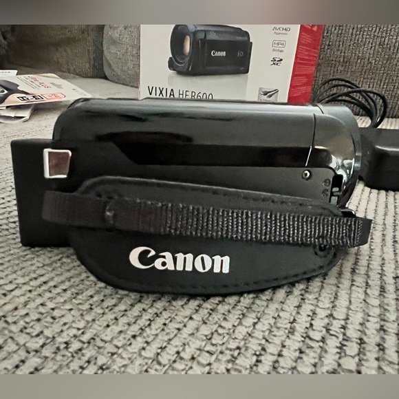 Canon VIXIA HF R600 Full HD Camcorder Black Used 1x - Picture 4 of 6